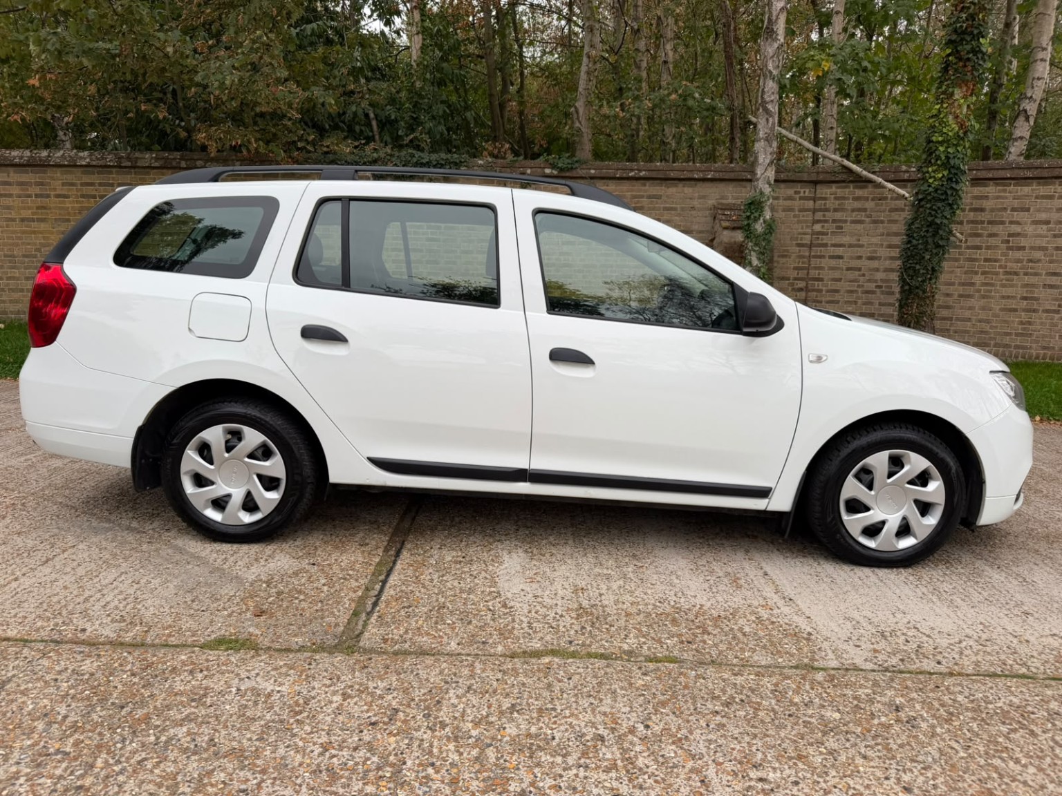 White Dacia Logan MCV